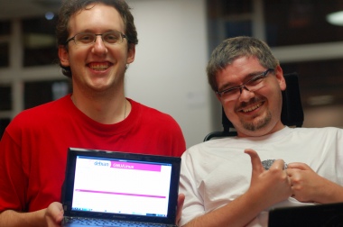Daniel Baumann oraz Otavio Salvador prezentują instalator uruchomiony na Debianie Live