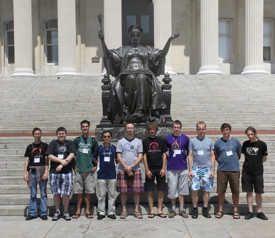 Studenci uczestniczący w GSoC 2010, Obey Arthur Liu oraz Stefano Zacchiroli podczas DebConf10